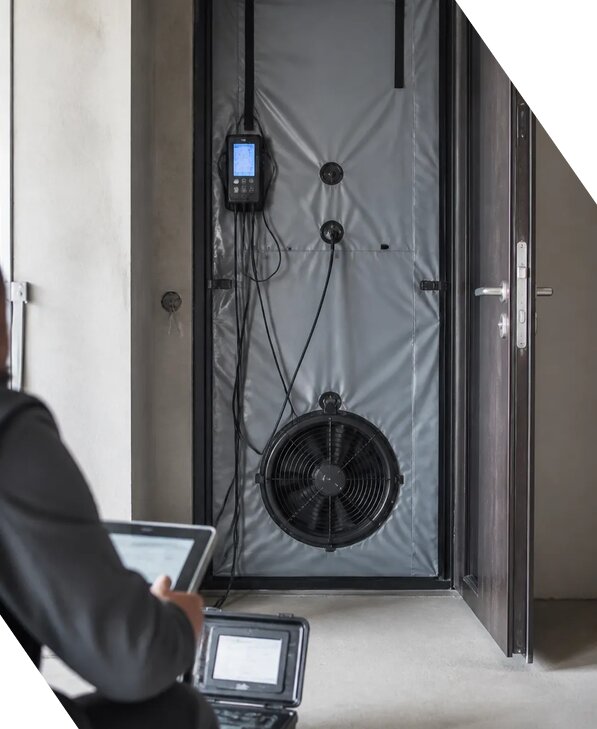 Проведение испытаний зданий методом аэродвери в Балахне